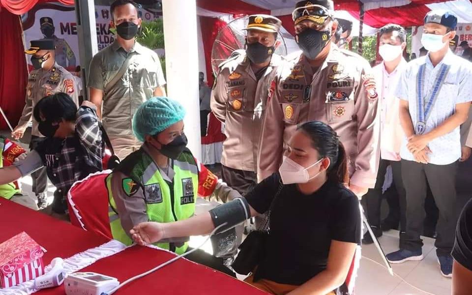 Polda Kalteng dan Cipayung Plus Palangka Raya Kolaborasi Vaksinasi Massal Covid-19
