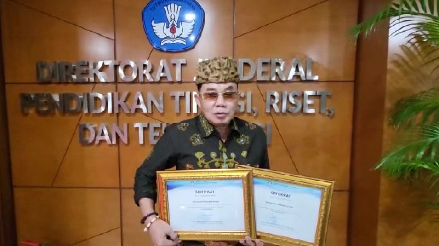 UPR Raih Dua Penghargaan IKU dari Kemendikbudristek