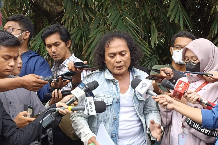 Kuasa Deolipa cs Dicabut Atas Perintah Jenderal, Ronny: Sibuk “Manggung”