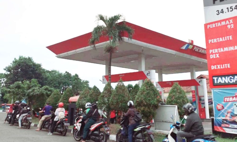 Warga Keluhkan BBM Susah, Bahlil: Kayaknya Harga Harus Naik