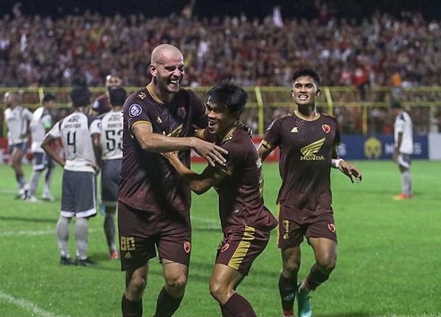 Bantai Persib 5-1, PSM Ancam Borneo FC di Puncak Klasemen