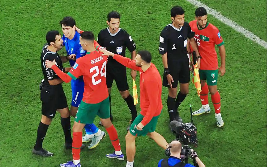 Kroasia Peringkat 3, Kubu Maroko Serbu Wasit