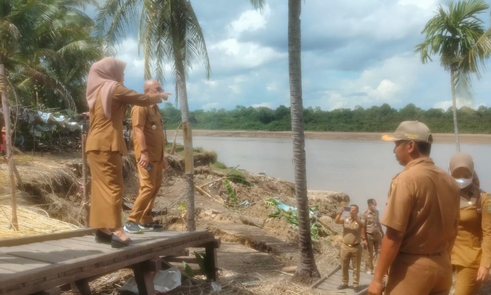 Pemkab Barsel Bakal Bangun Curah Beton Untuk Penanganan Longsor Abrasi Pantai