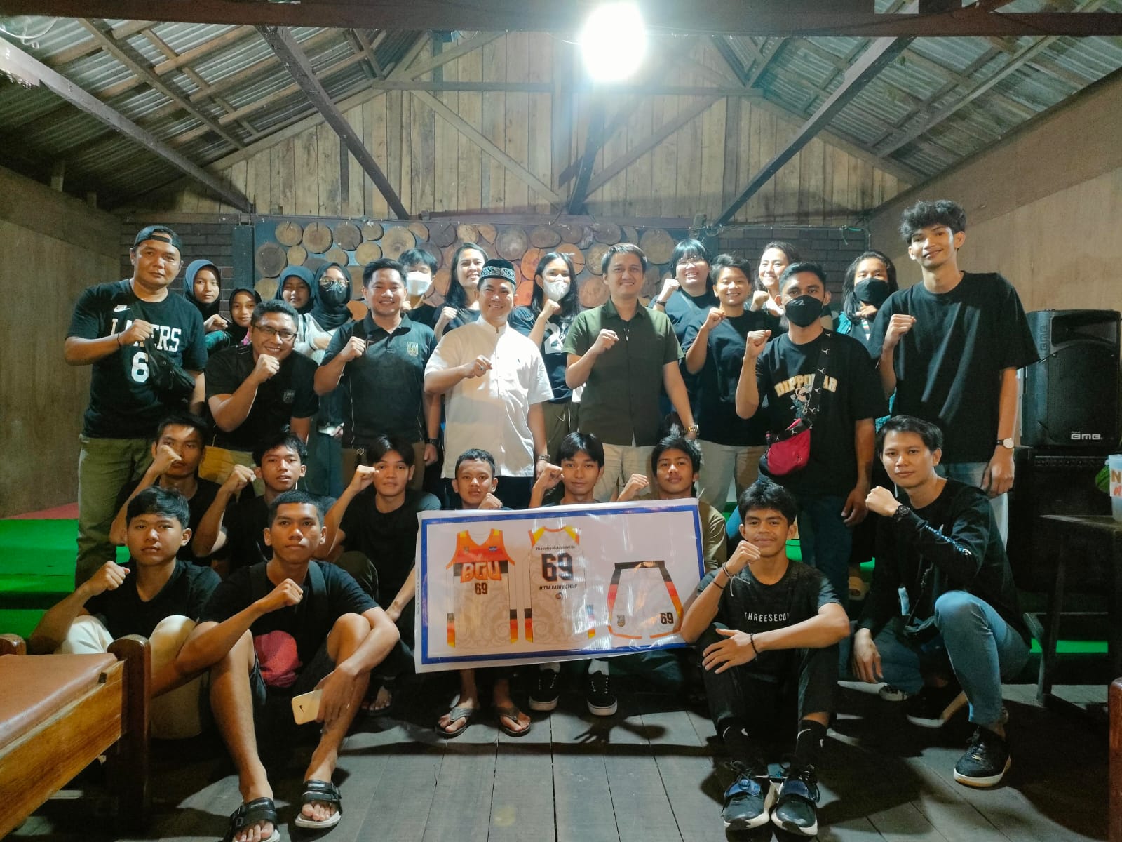 Nadalsyah Berikan Hadiah Juara Liga Bola Basket Palangka Raya