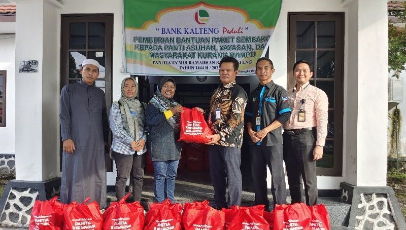 Bank Kalteng Bagikan Sembako Kepada Belasan Panti Asuhan dan Pesantren