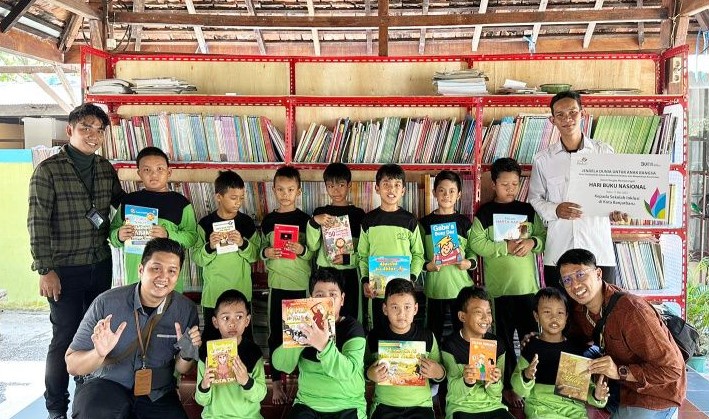 PLN Donasi Buku Tingkatkan Literasi di Tengah Banjirnya Konten Digital