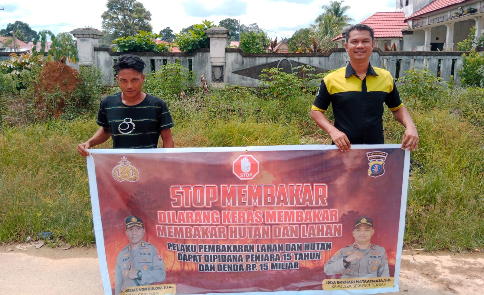 Siaga Karhutla Personil Polres Seruyan Lakukan Sosialisasi Larangan Membakar Hutan dan Lahan