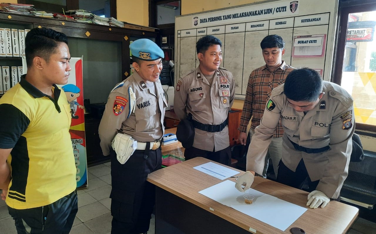 Anggota Satresnarkoba Polres Seruyan Mendadak Tes Urine, Wakapolres Ungkap Tujuannya