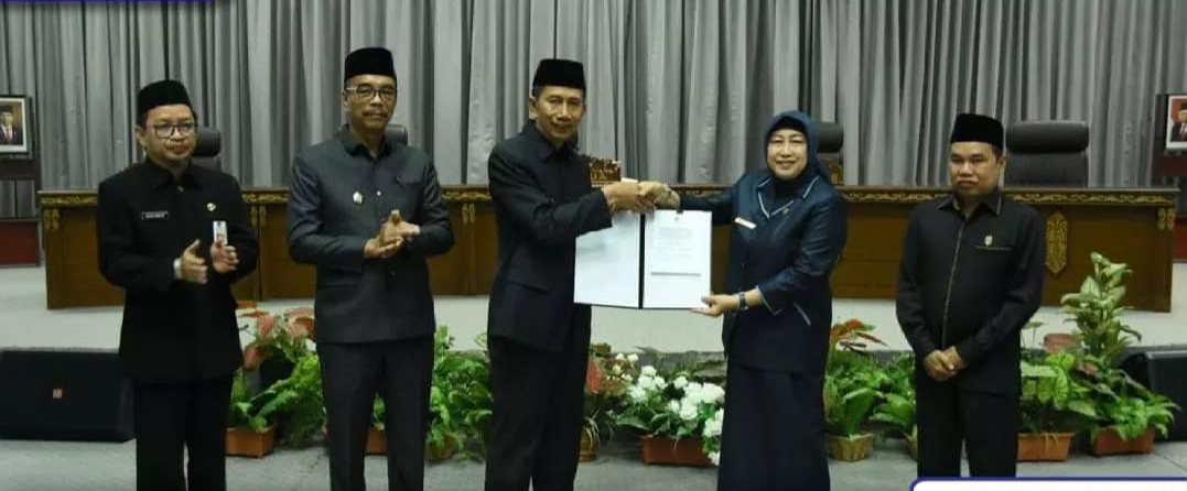 Nadalsyah Sampaikan Jawaban Pandangan Umum Fraksi Terhadap Pertangungjawaban APBD 2022