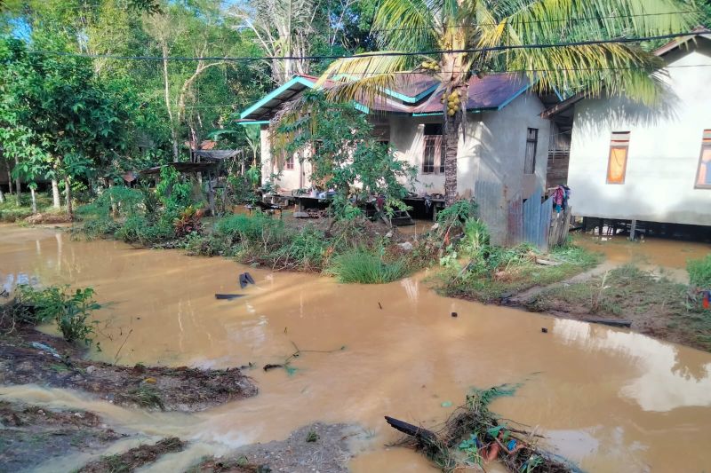 Pasca Banjir Akses Jalan Menuju Batas RI-Malaysia Kembali Normal