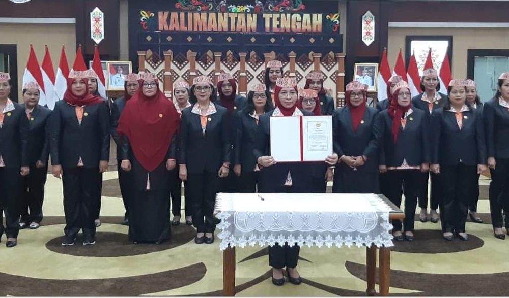 Istri Wagub Kalteng Nakhodai Perwosi Kalteng