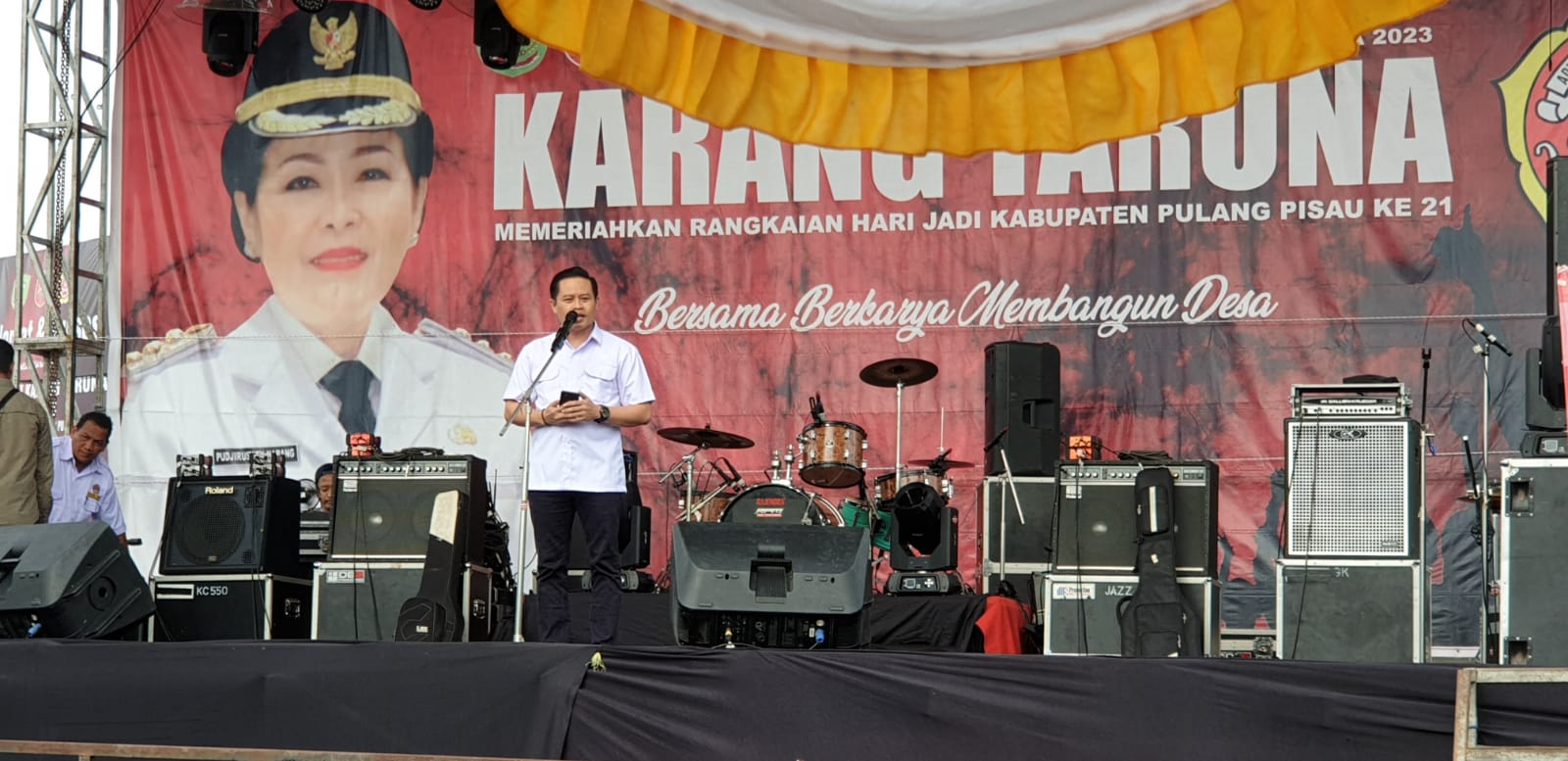 Ketua Karang Taruna Provinsi Kalimantan Tengah, Edy Rustian saat Menyampaikan Sambutan pada Acara Pengukuhan Karang Taruna Kabupaten Pulang Pisau, Provinsi Kalimantan Tengah, Sabtu (15/7/2023).