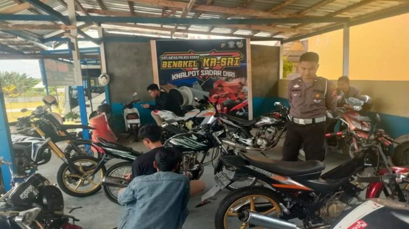 Polres Kobar Berikan Siraman Rohani Bagi Pelanggar Lalu Lintas