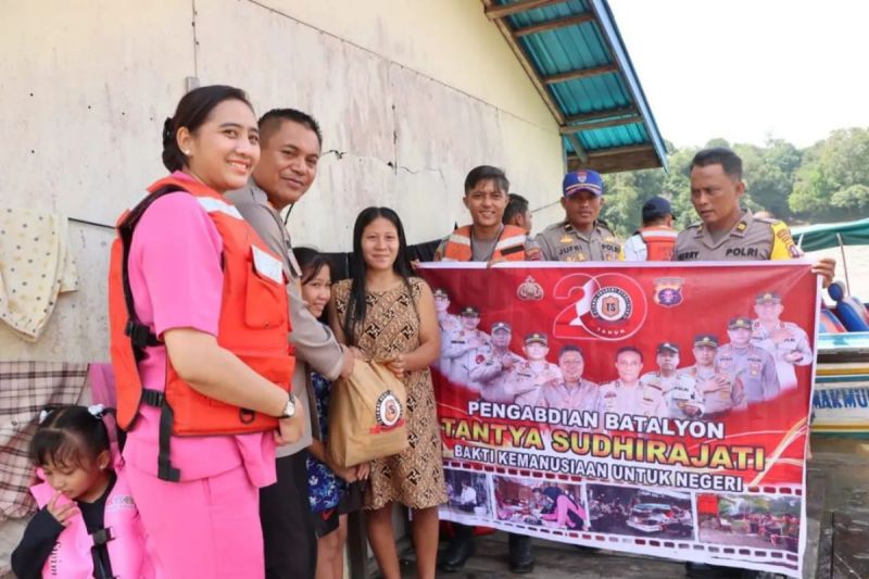 Kapolres Murung Raya Gelar Bakti Kemanusiaan Di DAS Barito