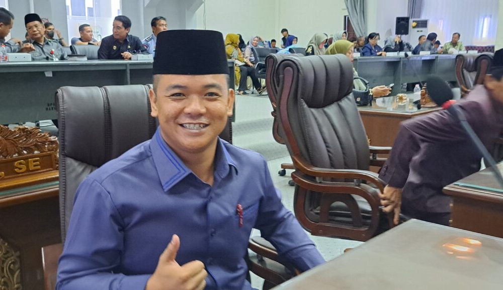 Anggota Komisi II Apresiasi Dinsos PMD Berikan Bantuan Kepada Masyarakat Tidak Mampu