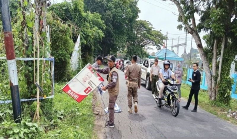 Bawaslu Kapuas Tertibkan Ratusan APS Menyerupai APK