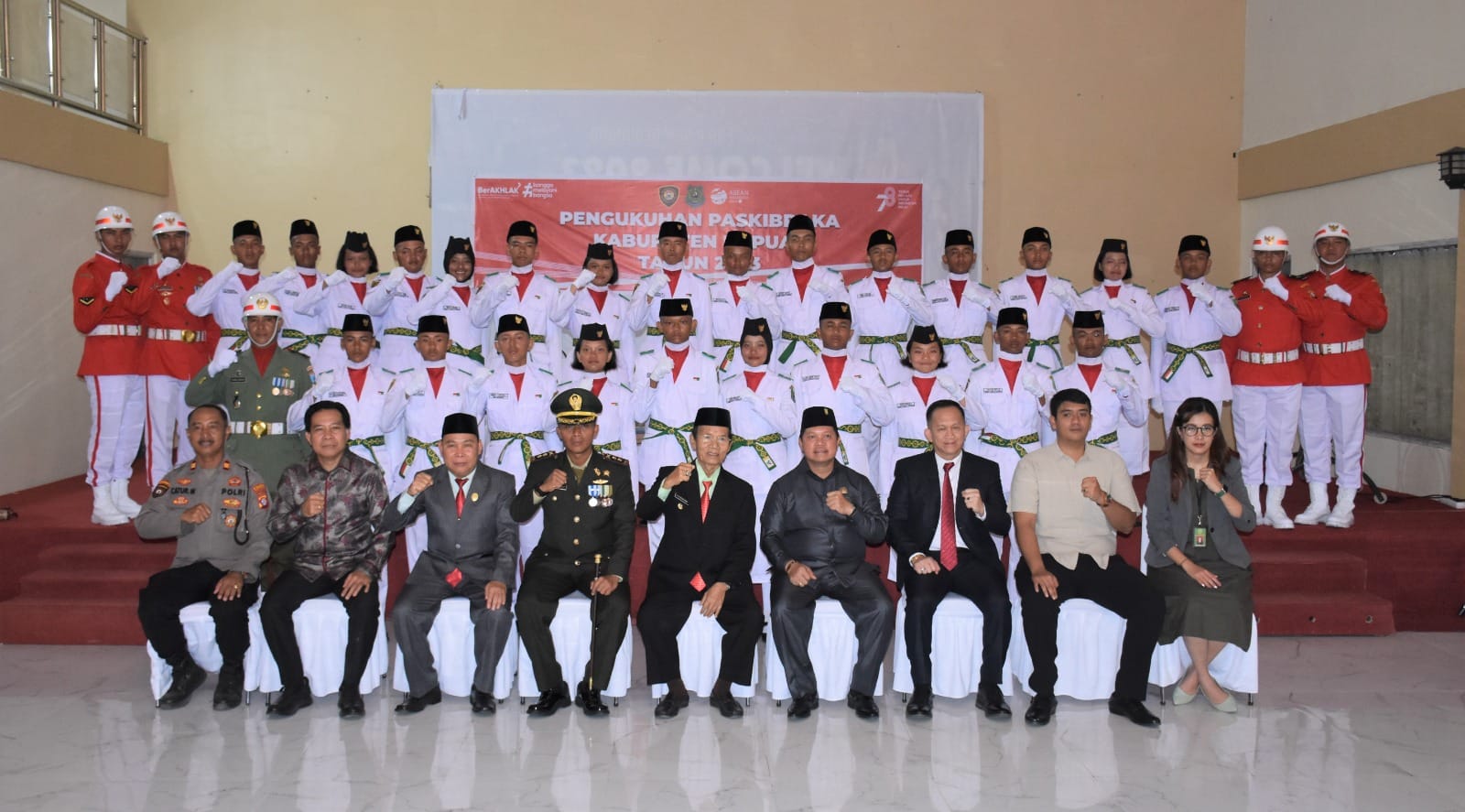 Nafiah Kukuhkan Paskibraka HUT ke-78 RI Tingkat Kabupaten Kapuas