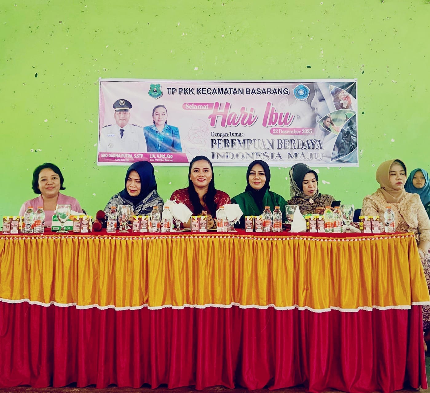 PKK Kecamatan Basarang Lakukan Lomba Menghias Tumpeng