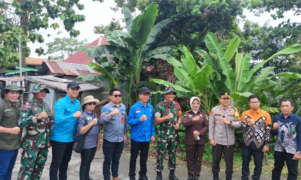 Kurangi Dampak Banjir Dandim 1013/Mtw Lakukan Karya Bakti Pembersihan Sampah