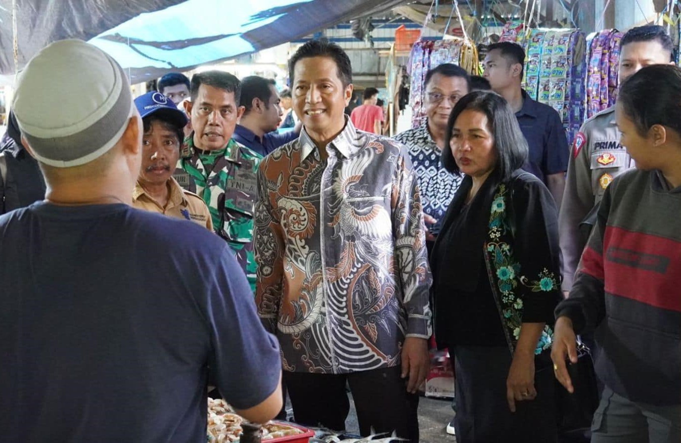 Pj Bupati Cek Harga Bahan Pokok Jelang Idul Fitri 1445 Hijriah di Sejumlah Pasar
