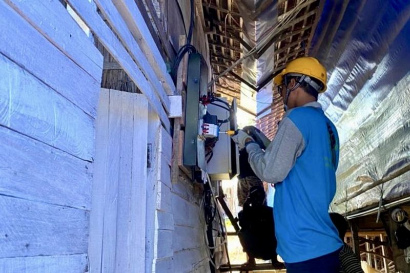 11.330 Warga Di 3T Kalselteng Pasang Listrik Baru Tarif 50 Persen