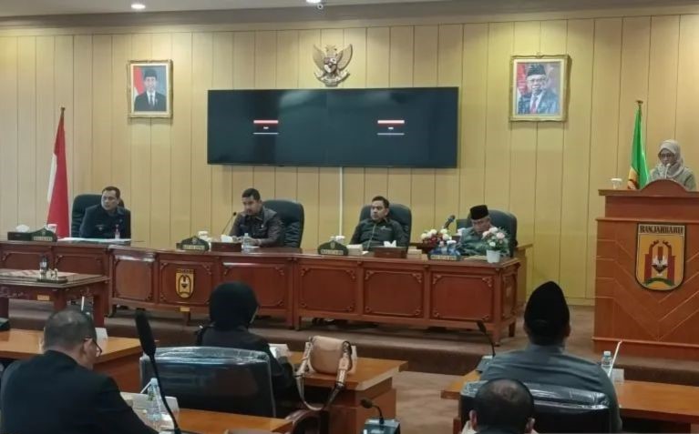 DPRD Banjarbaru Sahkan Dua Raperda Jadi Perda