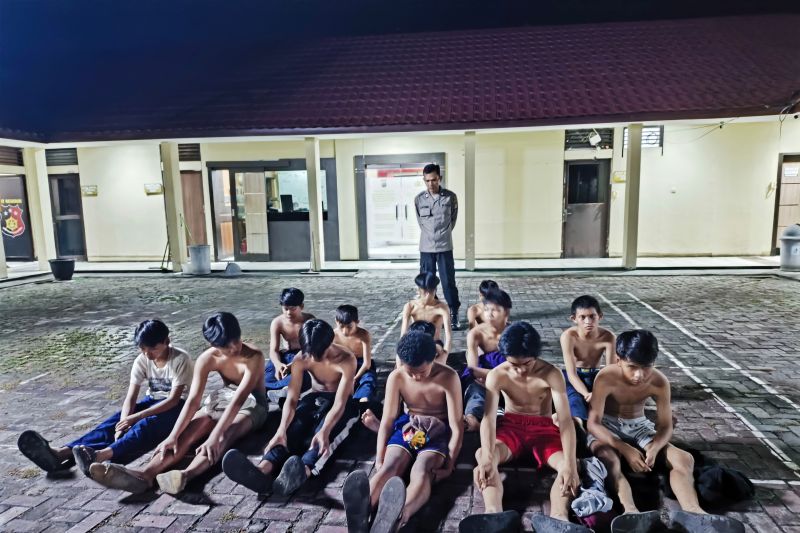 Polisi Menangkap 15 Remaja Hendak Perang Sarung di Banjarmasin