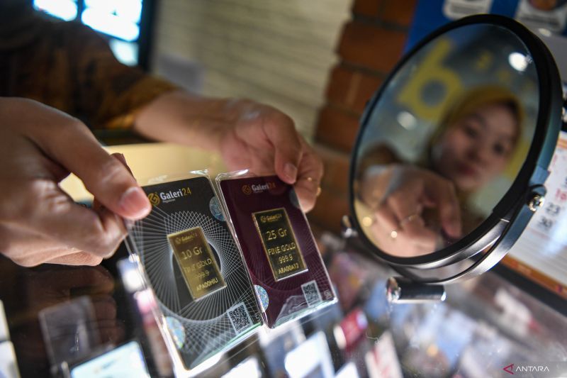 Harga Emas Antam Kamis Merosot Rp10.000 jadi Rp1,430 Juta Per Gram