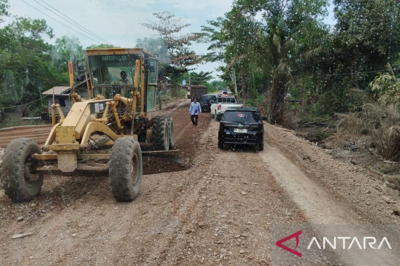 Pemkab Gunung Mas Lakukan Perbaikan Sejumlah Ruas Jalan