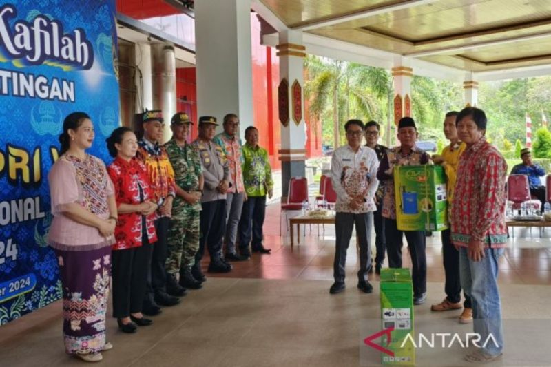 Pemkab Katingan Salurkan Sarana Produksi untuk Petani Cabai