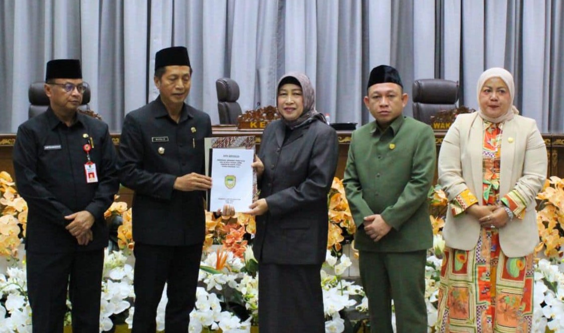 Pemkab Barito Utara Sampaikan Nota Keuangan dan RAPBD Tahun 2025