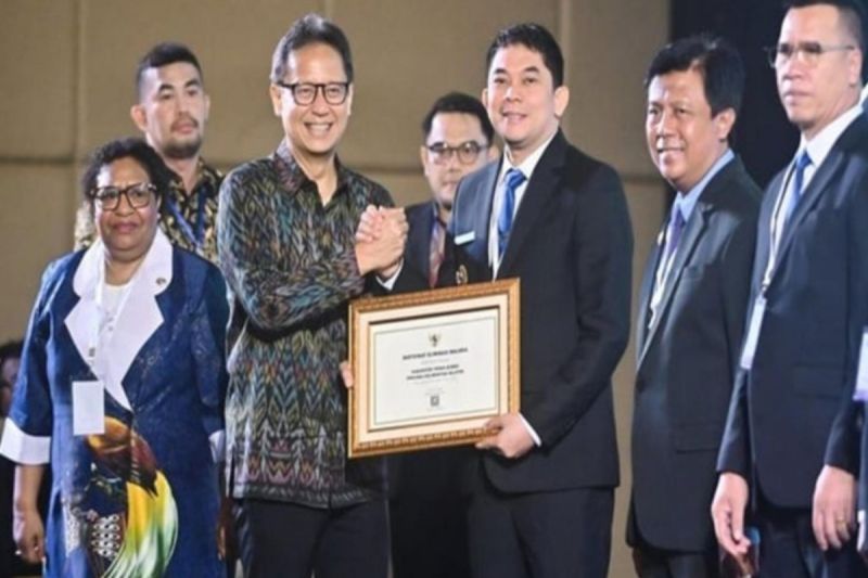 Bupati Tanbu Terima Sertifikat Eliminasi Malaria dari Kemenkes RI