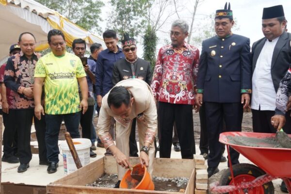 Wali Kota Palangka Raya Letakkan Batu Pertama SDN Kalibata